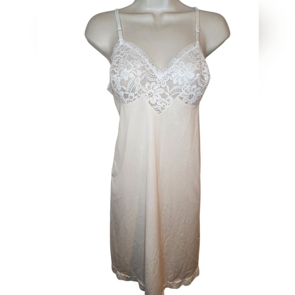Vintage 60s Vanity Fair Ivory Lace Antron Nylon Full Slip 34 S